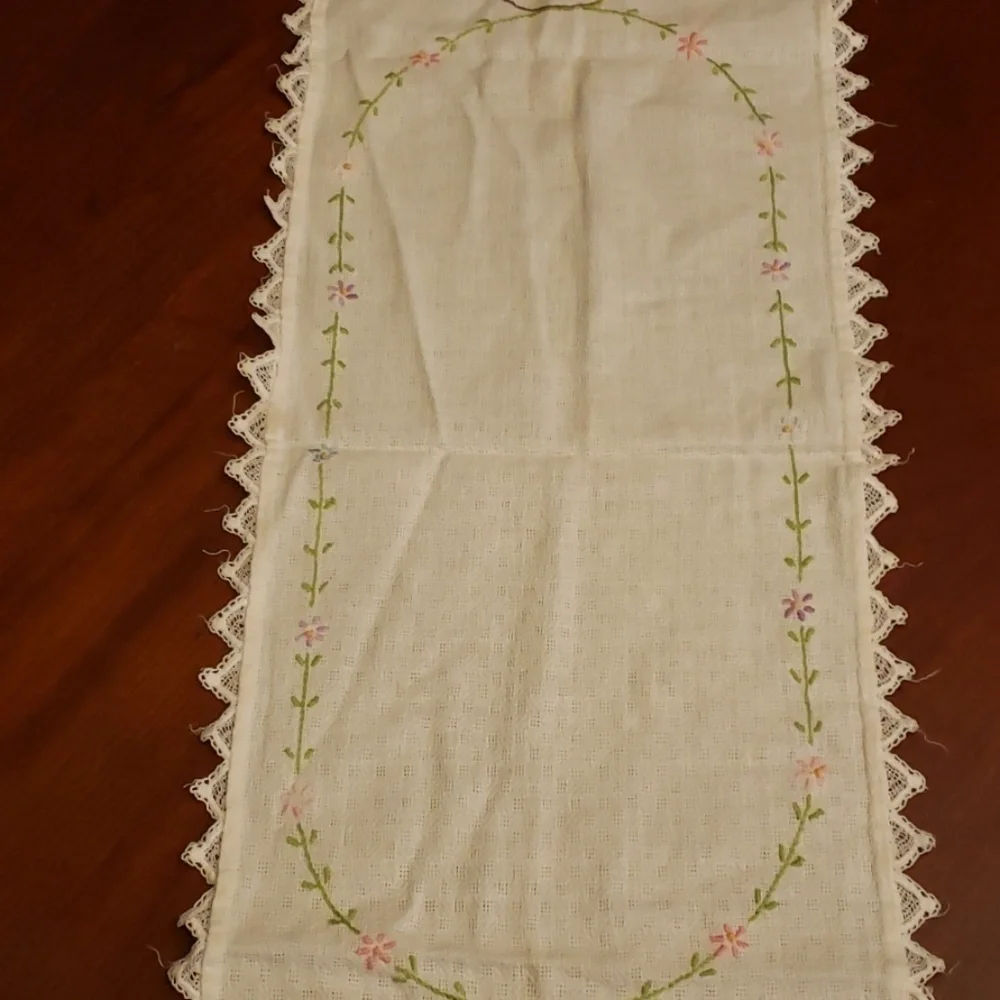 VINTAGE Hand Embroidered Table Runner Dresser Runner Oval 35